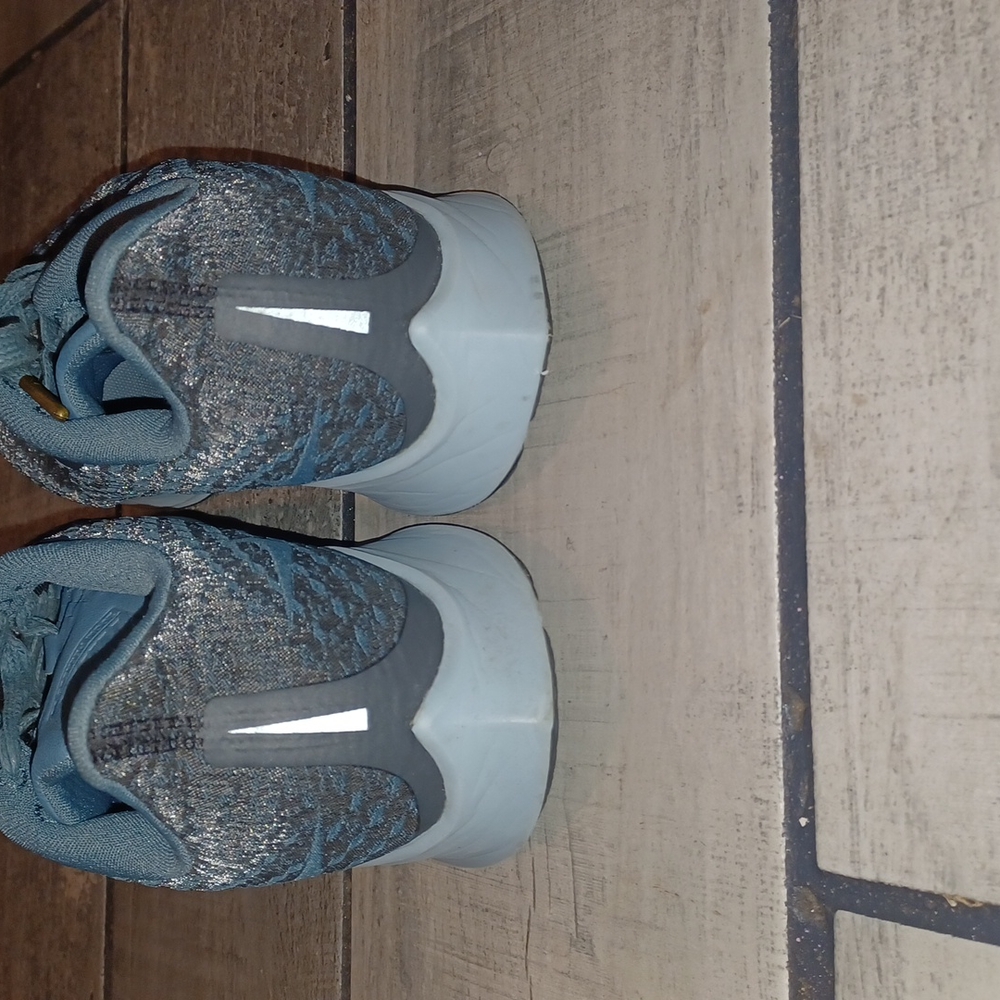 Shose - Picture 3 of 4